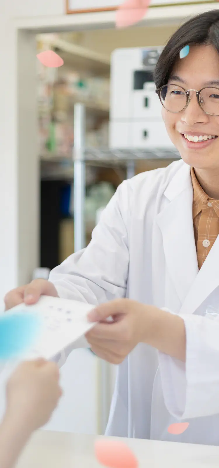 薬を処方している薬剤師